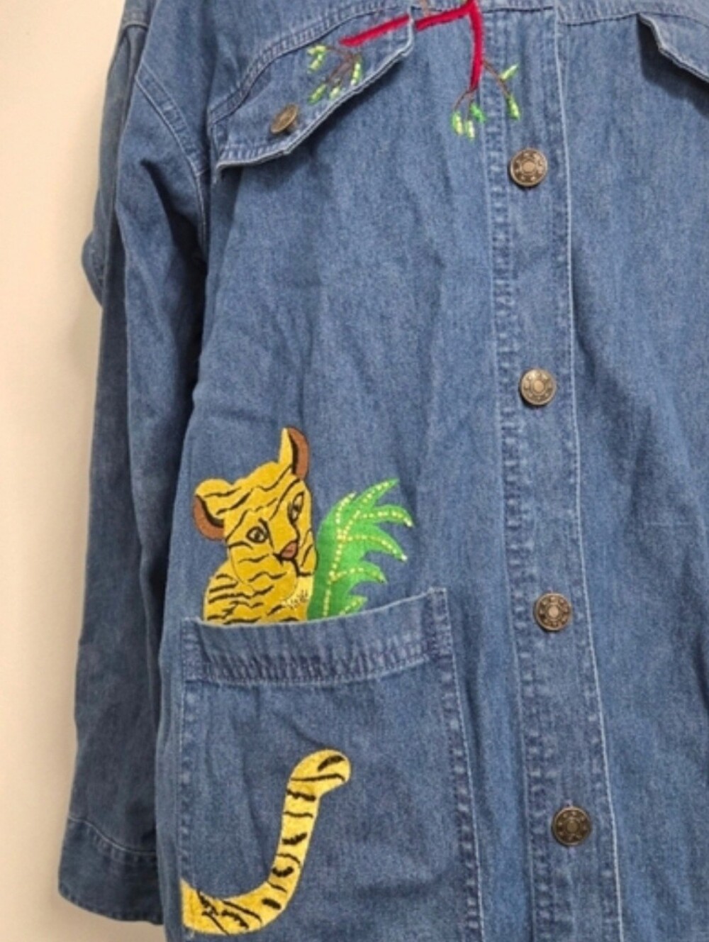 Vintage The Quacker Factory Embroidered Denim Button-Up Top Artsy Safari Motif - Picture 4 of 7